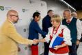 Przedstawiciele kół gospodyń wiejskich odbierają umowy. 
