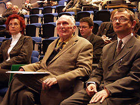 Od lewej: dr Maria Popczyk, prof. Zdzisław Żygulski i prof. Marian Fabiański 