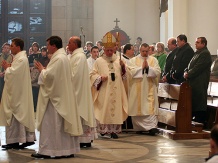  Mszę Świętą w intencji zmarłego Ojca Świętego Jana Pawła II celebrował metropolita katowicki, arcybiskup Damian Zimoń 