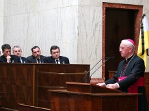  &#8222;Jan Paweł II niestrudzenie głosił humanizm Ewangelii i przesłanie nadziei. Chciejcie kontynuować ten program a ludzie województwa śląskiego tego Wam nie zapomną&#8221; &#8211; powiedział abp Da 