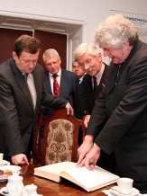  Premier Walii wpisał się do księgi pamiątkowej Województwa Śląskiego 