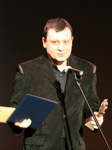  Grzegorz Kempinsky nagrodzony za reżyserię spektakli &#8222;Push up 1-3 Ostatnie piętro&#8221; Rolanda Schimmelpfenniga i &#8222;Oskar i Pani Róża&#8221; Erika Emmanuela Schmitta w Teatrze Śląskim im. 