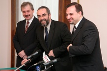  Od lewej: wicemarszałek Sławomir Kowalski, marszałek Janusz Moszyński oraz wojewoda Tomasz Pietrzykowski 