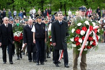  Zebrani złożyli kwiaty pod Pomnikiem Powstańców Śląskich. 