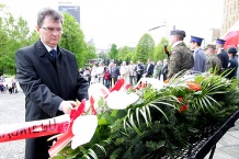  W imieniu Zarządu Województwa kwiaty pod pomnikiem Powstańców Śląskich złożył marszałek Bogusław Śmigielski 