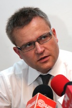  Marek Michalski podczas konferencji prasowej 