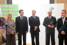  Sygnatariuszami umów byli marszałek Województwa Śląskiego Bogusław Śmigielski członek Zarządu Mariusz Kleszczewski oraz prezydenci Bielska&#8211;Białej Jacek Krywult i Bytomia Piotr Koj. 