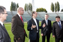  Marek Nowak, przedstawiciel projektanta &#8211; gmp architekten, przedstawił koncepcję przebudowy stadionu 