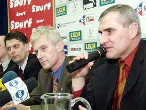  Konferencja prasowa, od lewej: Wicemarszałek Województwa Śląskiego Jan Grela, Prezes PZPN Michał Listkiewicz i Trener Paweł Janas. 