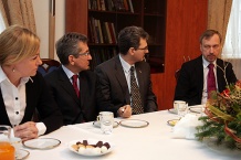  W spotkaniu uczestniczyli także Senator Krystyna Bochenek oraz poseł Tomasz Tomczykiewicz 