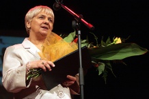  Kategoria spektakl dla dzieci  - nagrodę odbiera dyrektor Teatru Lalki i Aktora &#8222;Ateneum&#8221; w Katowicach &#8211; nagrodę odbiera Krystyna Kajdan 