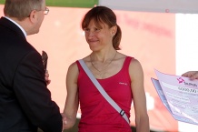  Nagrodę odbiera reprezentantka Białorusi Wolha Judziankowa 