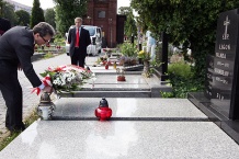  Marszałek Bogusław Śmigielski złoży kwiaty na grobie Stanisława Ligonia 