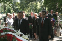  Na grobie Wojciecha Korfantego wieńce złozyli wojewoda Zygmunt Łukaszczyk i marszałek Bogusław Śmigielski 