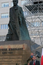  Marszałek Śmigielski przemawiał pod pomnikiem Wojciecha Korfantego 