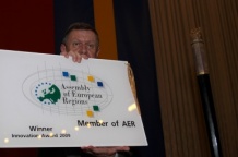  Podczas Sesji Przewodniczący Sejmiku Michał Czarski odebrał od marszałka Śmigielskiego nagrodę ARE dla najbardziej innowacyjnego regionu za projekt SEKAP. Została ona przyznana listopadzie 2009 