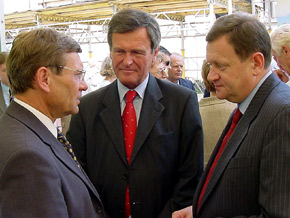  W uroczystości uczestniczył prezes NBP prof. Leszek Balcerowicz (pierwszy z lewej) 