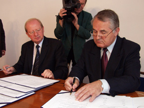  Od lewej: Romuald Talarek - prezes Hutniczej Izby Przemysłowo-Handlowej i Członek Zarządu Województwa Śląskiego Marian Jarosz 