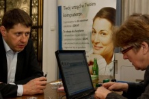  Podczas konferencji posłowie mogli złożyć wniosek do SEKAP o podpis elektroniczny. Na zdjęciu Grzegorz Pisalski z okręgu sosnowieckiego 