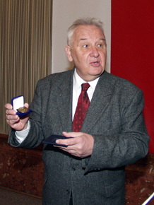  Henryk Mikołaj Górecki  - laureat złotej Odznaki Honorowej za Zasługi dla Województwa Śląskiego 