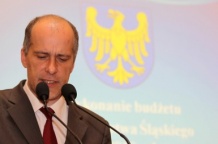  Podczas sesji marszałek Adam Matusiewicz przedstawił wykonanie budżetu za rok 2010 