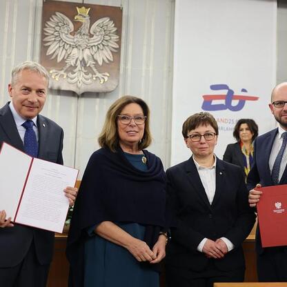 Wojciech Saługa, Marszałek Województwa Śląskiego, uczestniczy w uroczystości upamiętniającej 80. rocznicę Tragedii Górnośląskiej. (wygenerowano przez AI)