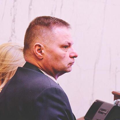 Członek Zarządu Województwa Rafał Adamczyk uczestniczy w sesji Sejmiku Województwa Śląskiego, gdzie przyjęto uchwałę ws. akcji GTL. (wygenerowano przez AI)