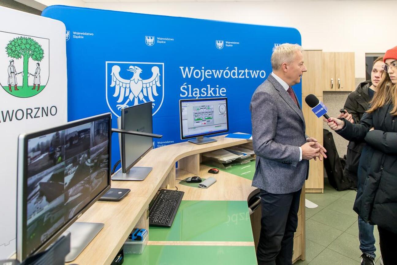 Śląskie Voivodztwo - prezentacja inwestycji OZE w Jaworznie (wygenerowano przez AI)
