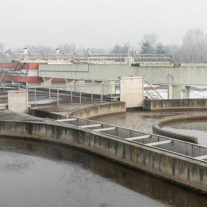 Wodociągi Jaworzno: Jeleń Dąb Wastewater Treatment Plant, integracja OZE, biogaz, kogeneratory, fotowoltaika. (wygenerowano przez AI)