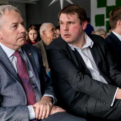 Wojciech Saługa, Marszałek Województwa Śląskiego, uczestniczy w spotkaniu związanych z Jaworzno Economic Zone (JOG). (wygenerowano przez AI)