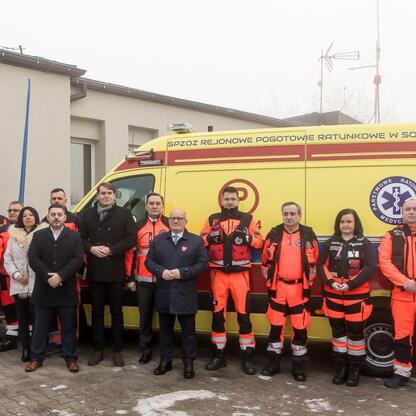 Nowy ambulans dla Jaworzna, uroczyste przekazanie przez Sosnowiec. (wygenerowano przez AI)