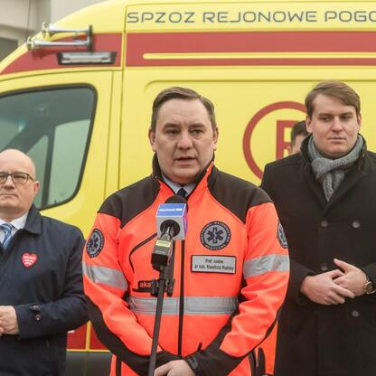 Nowy ambulans dla stacji pogotowia ratunkowego w Jaworznie. (wygenerowano przez AI)