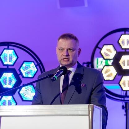 Rafał Adamczyk, członek Zarządu Województwa Śląskiego, przemawia na konferencji 