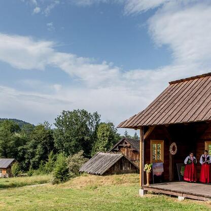 Tradycyjne zabawy ludowe w okolicach Silesia. (wygenerowano przez AI)