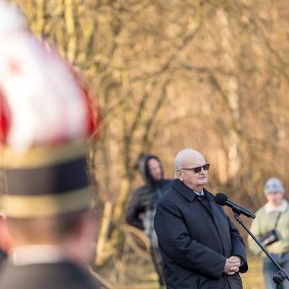 Ceremonia upamiętniająca 80. rocznicę Tragedii Górnośląskiej, z udziałem władz i parlamentarzystów. (wygenerowano przez AI)