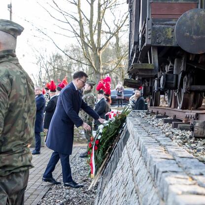 Zapomniany pomnik ofiar Tragedii Górnośląskiej. (wygenerowano przez AI)
