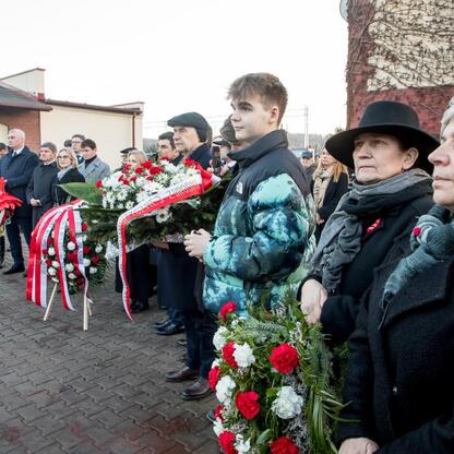 Zapomniany pomnik ofiar Tragedii Górnośląskiej. (wygenerowano przez AI)