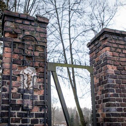 Tragedia Górnośląska, 80. rocznica, pomnik Ofiar Tragedii w Bytomiu-Miechowicach. (wygenerowano przez AI)