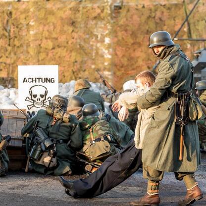 Rekonstrukcja wydarzeń z 1945 r. w rejonie Upper Silesia. (wygenerowano przez AI)