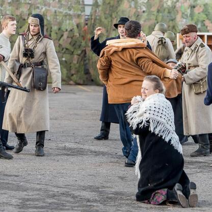 Rekonstrukcja zbrodni z Tragedii Górnośląskiej z 1945 roku. (wygenerowano przez AI)