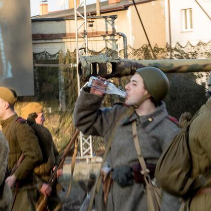 Rekonstrukcja wydarzeń z 1945 r. w rejonie Upper Silesia. (wygenerowano przez AI)