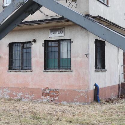 Stara kopalnia Bojków w Gliwicach, teraz nowoczesna baza kolejowa dla Kolei Śląskich. (wygenerowano przez AI)