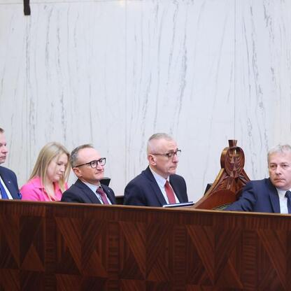 Wizytacja Sejmiku Województwa Śląskiego, dyskusja nad zmianami w budżecie i finansowaniem infrastruktury. (wygenerowano przez AI)