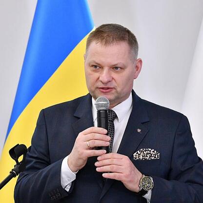 Rafał Adamczyk, członek Zarządu Województwa Śląskiego, omawia rozwój Regionalnego Planu Adaptacji do Zmian Klimatu. (wygenerowano przez AI)