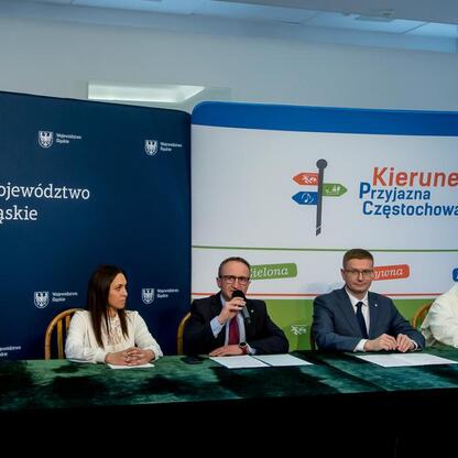 Grzegorz Boski, wicemarszałek Województwa Śląskiego, wraz z lokalnymi władzami i organizatorami przygotowuje festiwal rowerowy CZEWA BIKE FEST w Częstochowie. (wygenerowano przez AI)