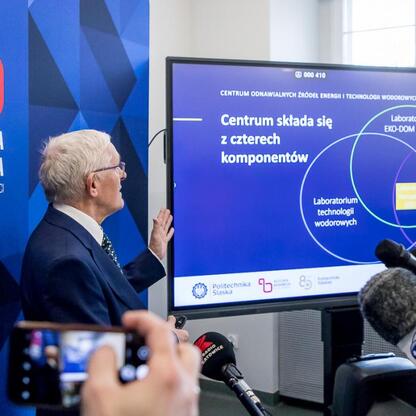 W Rybniku ogłoszono otwarcie nowego centrum badawczego na energie odnawialne i wodorowe. (wygenerowano przez AI)
