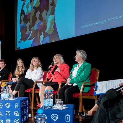 Panel dyskusyjny z udziałem Moniki Sikory, Joanny Bojczuk i Aliny Bednarz w Katowicach, Rialto, na konferencji 