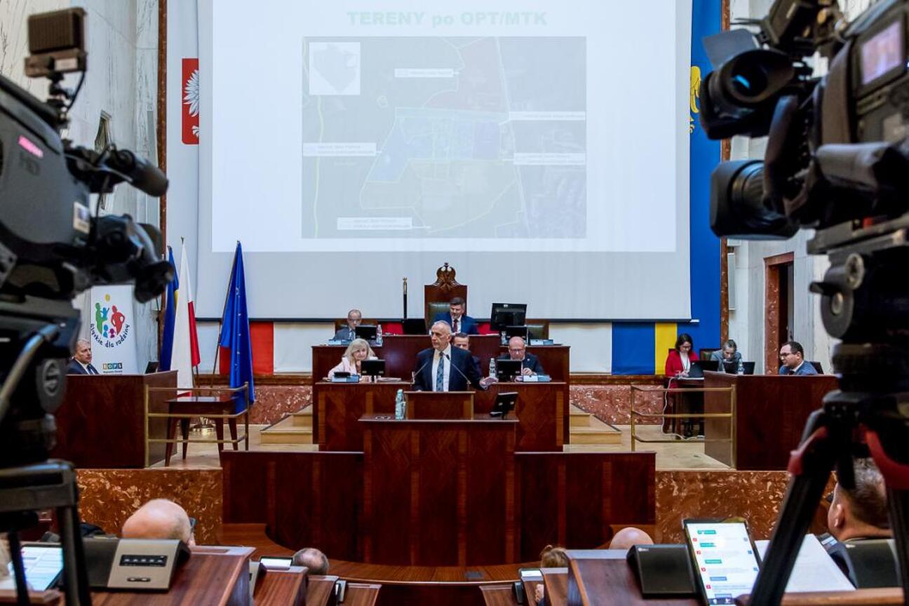 Sejmik Śląska dyskutuje i głosuje nad audytem krajobrazowym i alokacjami finansowymi. (wygenerowano przez AI)