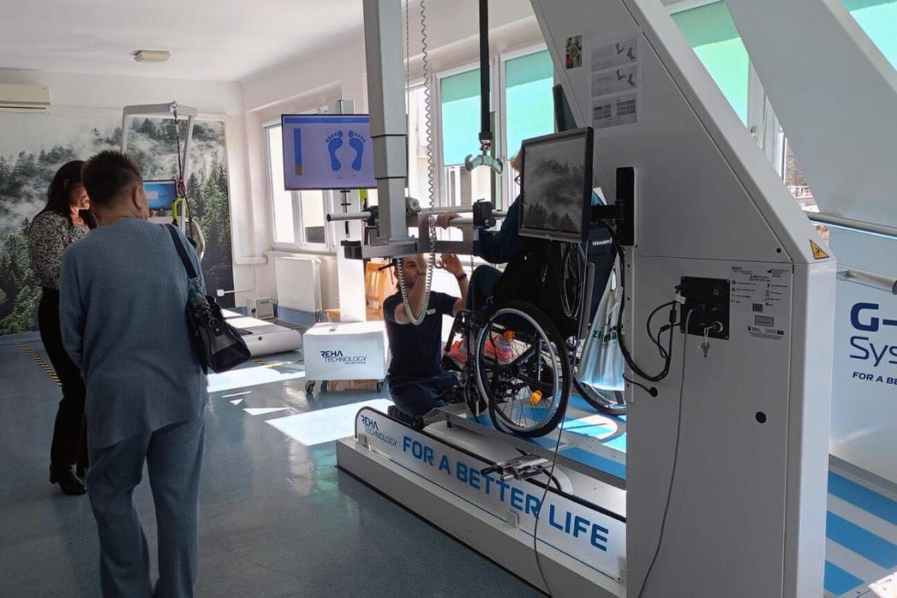 Górnośląskie Centrum Rehabilitacji "Repty" prezentuje nowoczesne technologie w rehabilitacji, wspierając międzynarodowe współpracy w medycynie. (wygenerowano przez AI)