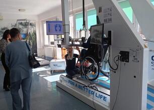 Górnośląskie Centrum Rehabilitacji "Repty" prezentuje nowoczesne technologie w rehabilitacji, wspierając międzynarodowe współpracy w medycynie. (wygenerowano przez AI)